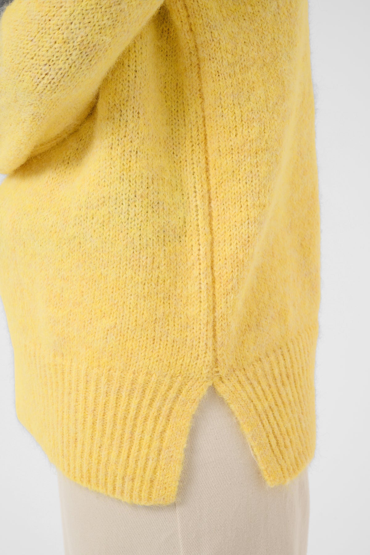 KACIONA PULL geel