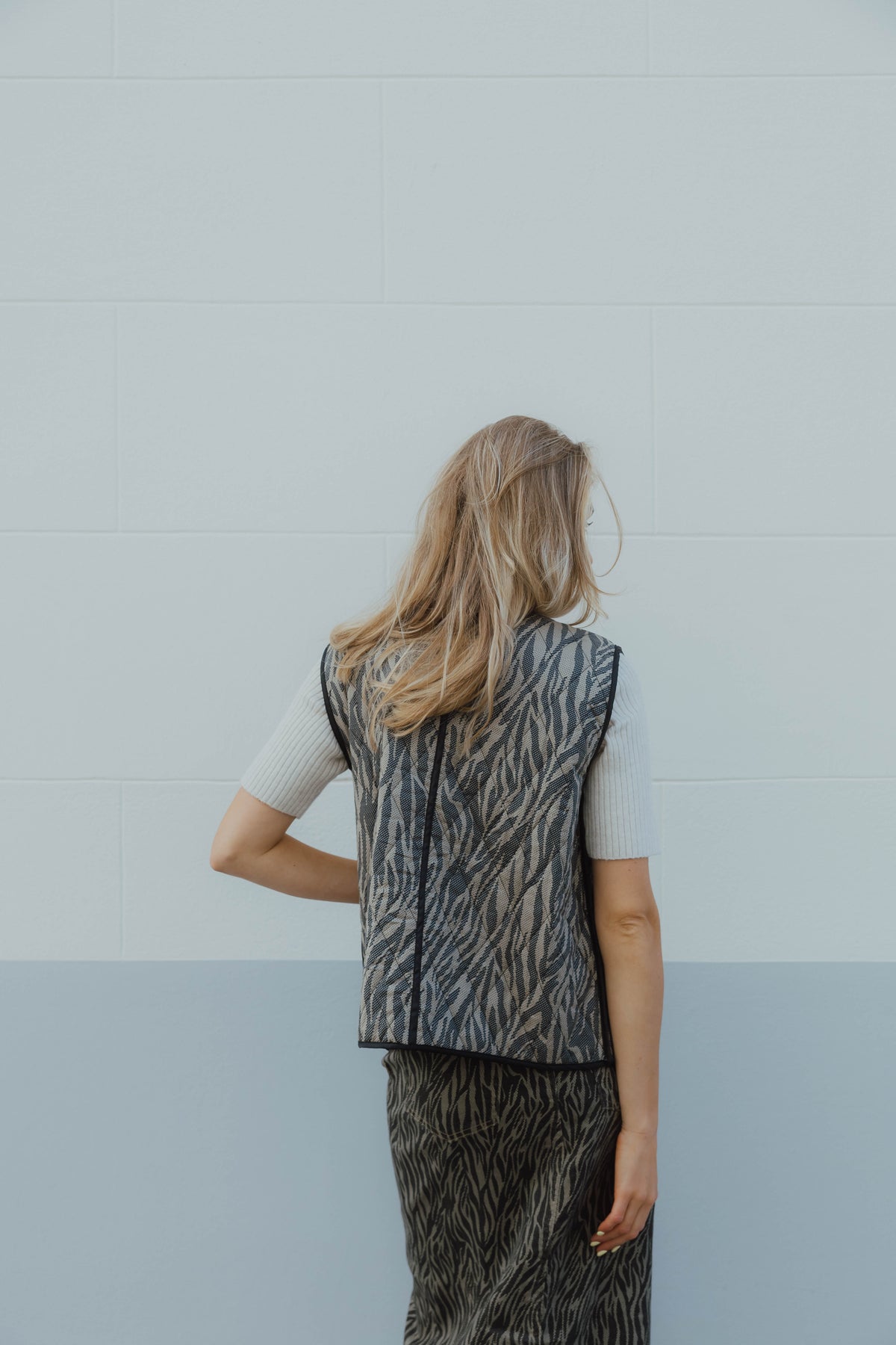 KAKAYLA WAISTCOAT beige/zwart