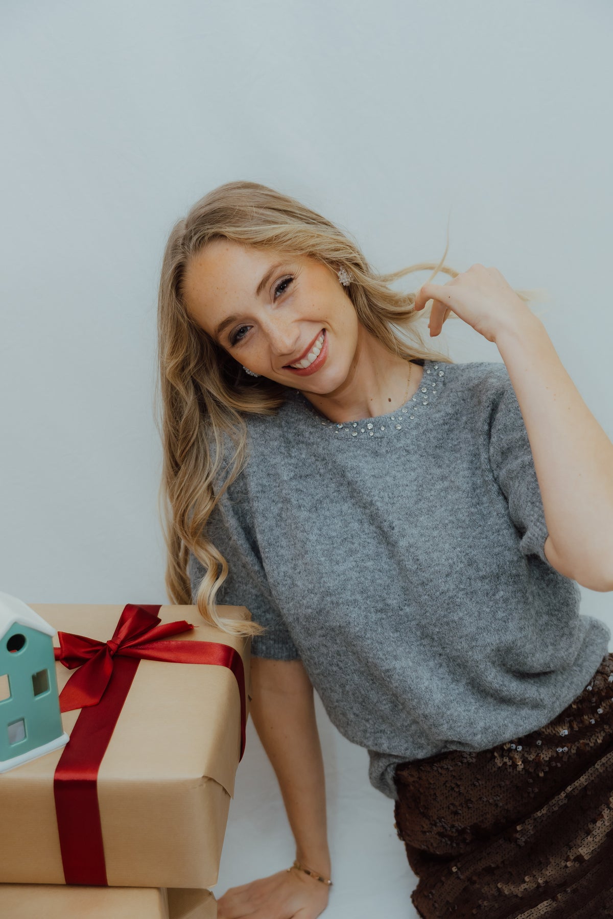 BYOMEA RHINESTONE PULL grijs