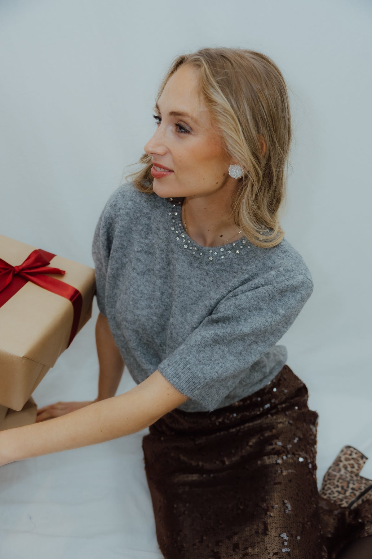 BYOMEA RHINESTONE PULL grijs