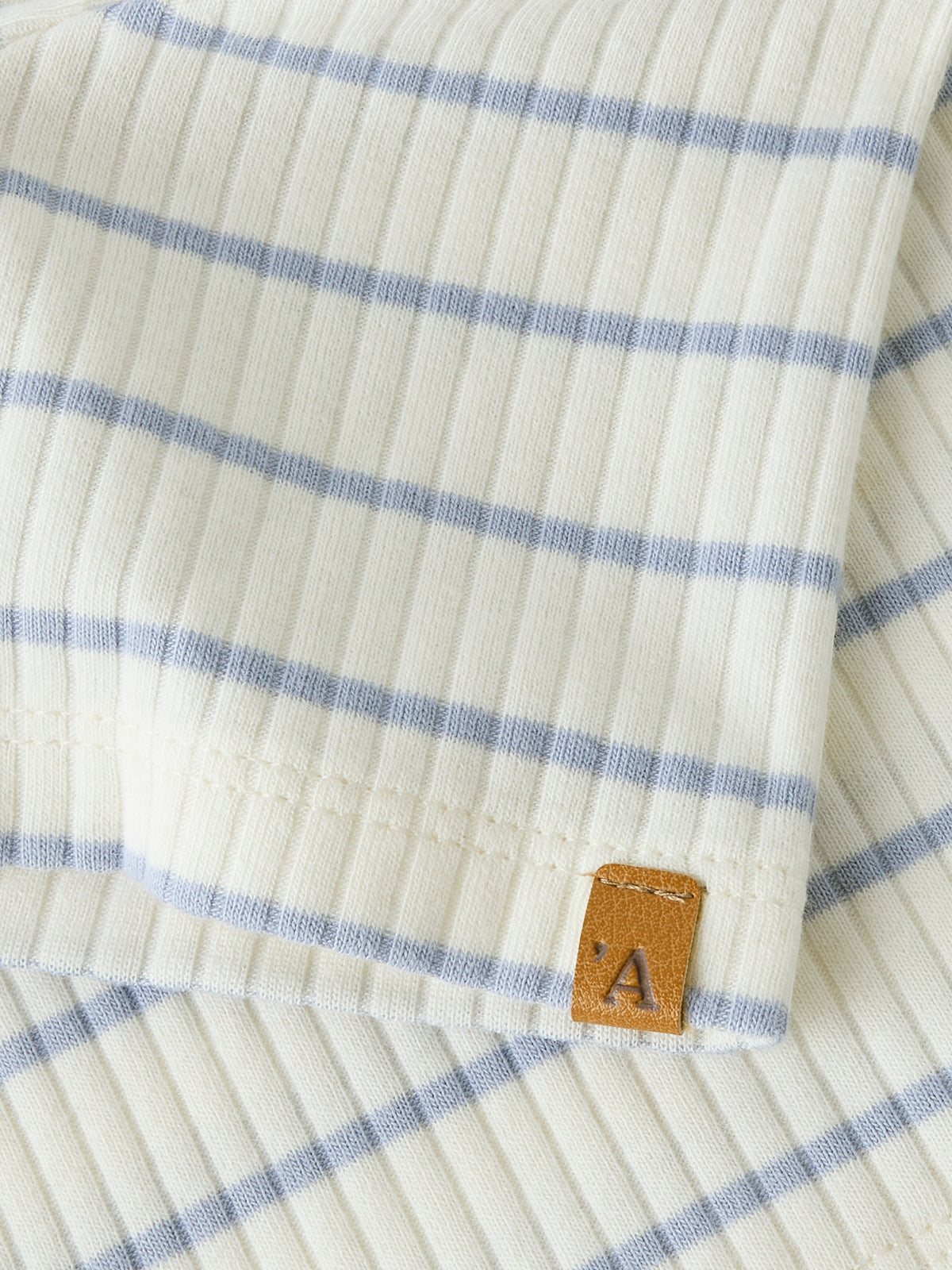 NMMKAIL TOP streep blauw